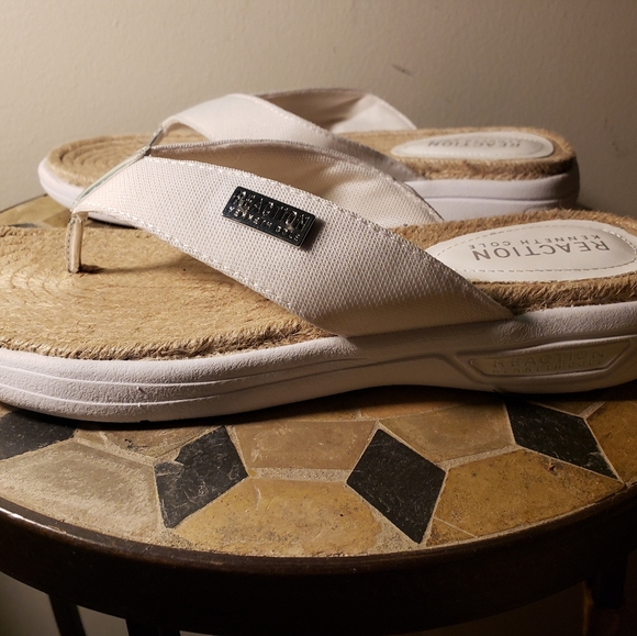 Sandals | Women Kenneth Cole Ready Canvas Thong Sandal White - Picture 6 of 9